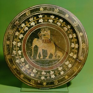 Plat représentant un éléphant utilisé dans la guerre contre les Carthaginois (céramique) - Etruscan